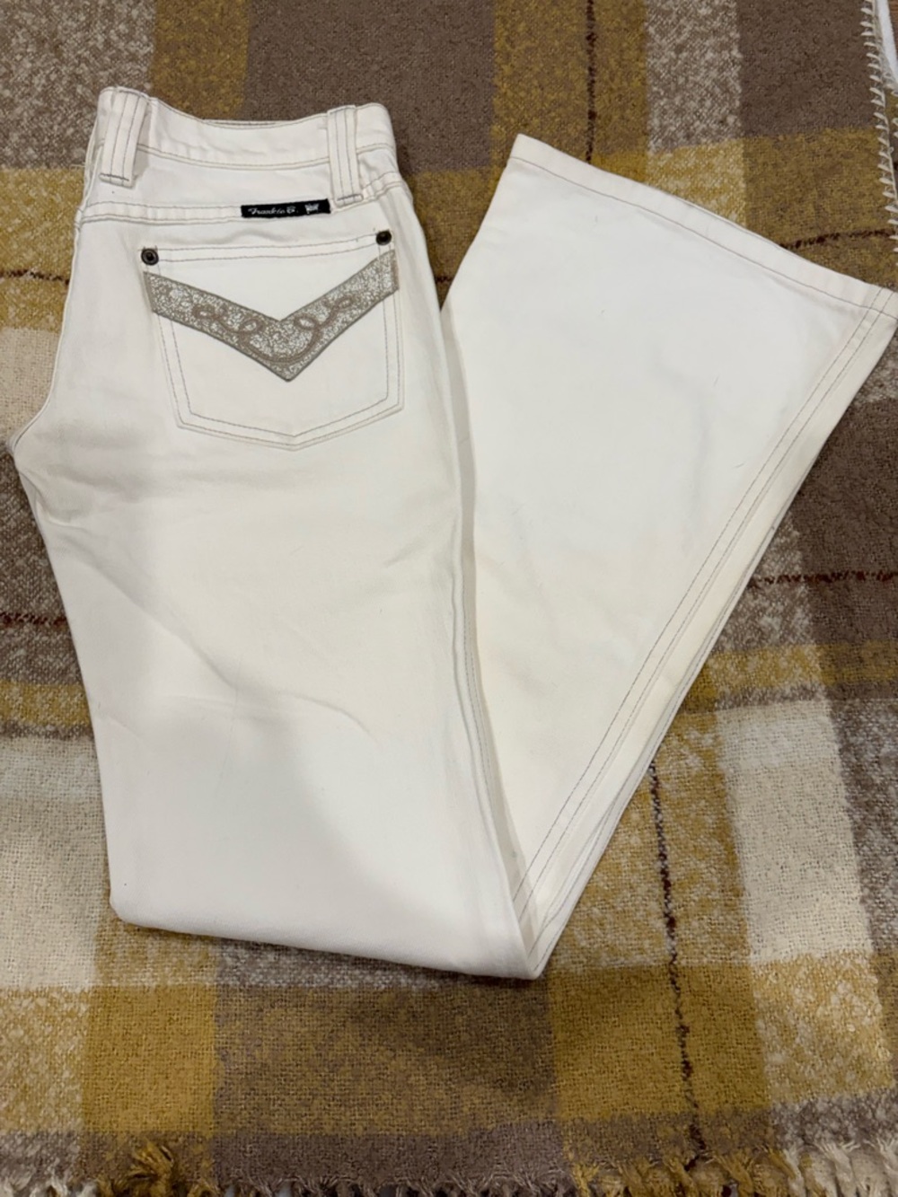 Frankie B. White High-Rise Pocket Jeans with Contrast Stitching